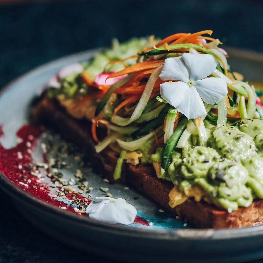 Avokado tost na brioš hlebu – restoran Ljubica, Dorćol